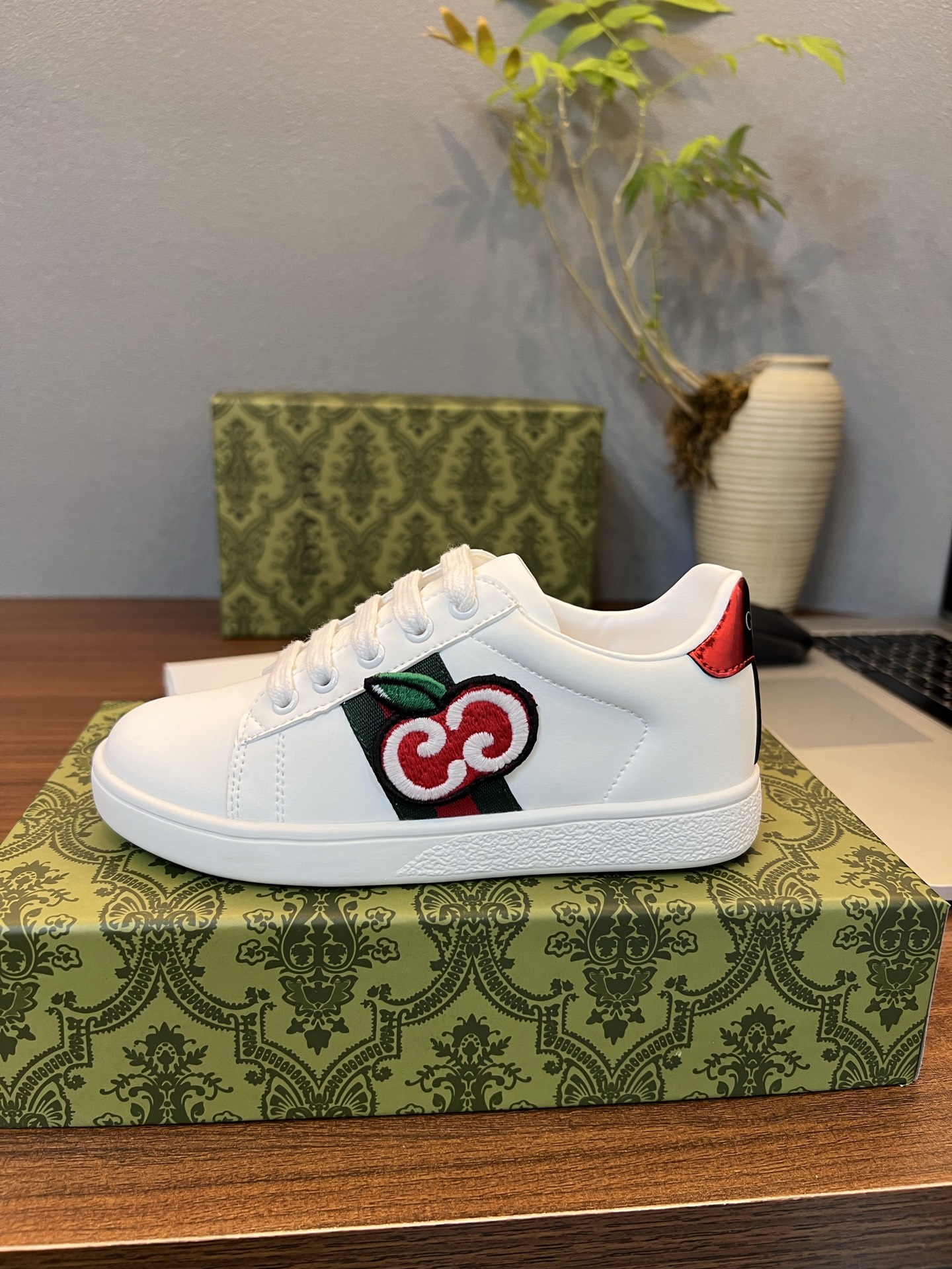 Children's shoes child